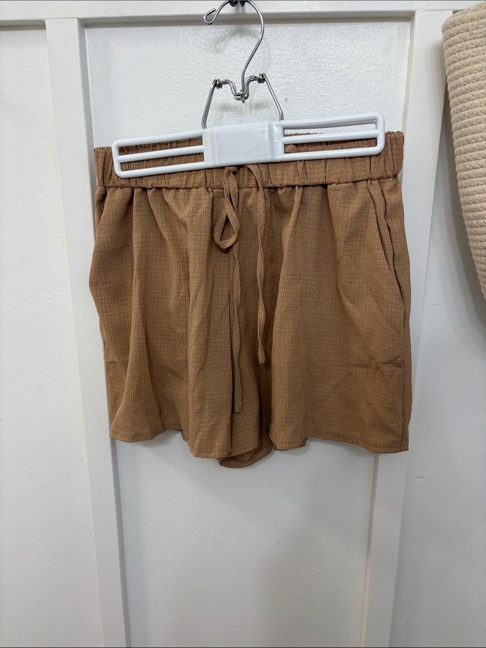 Casual Elastic-Waist Tan Skort with Drawstring